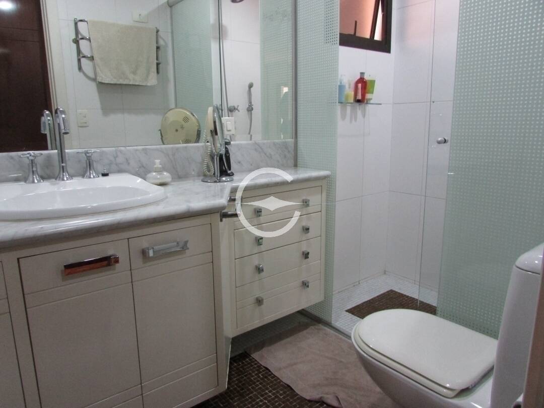 Apartamento para alugar com 3 quartos, 245m² - Foto 24