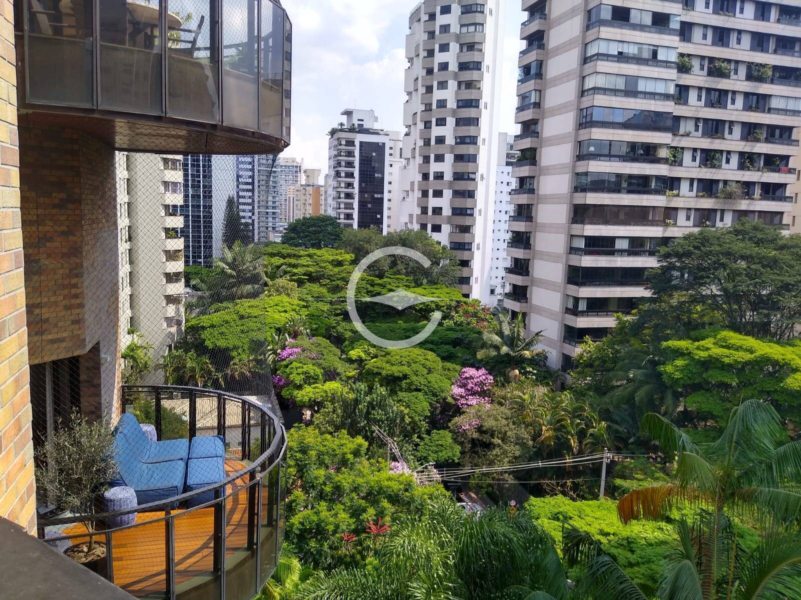 Apartamento à venda com 4 quartos, 300m² - Foto 1