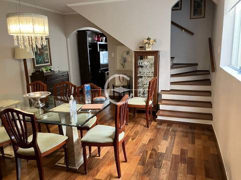 Casa à venda e aluguel com 3 quartos, 180m² - Foto 2