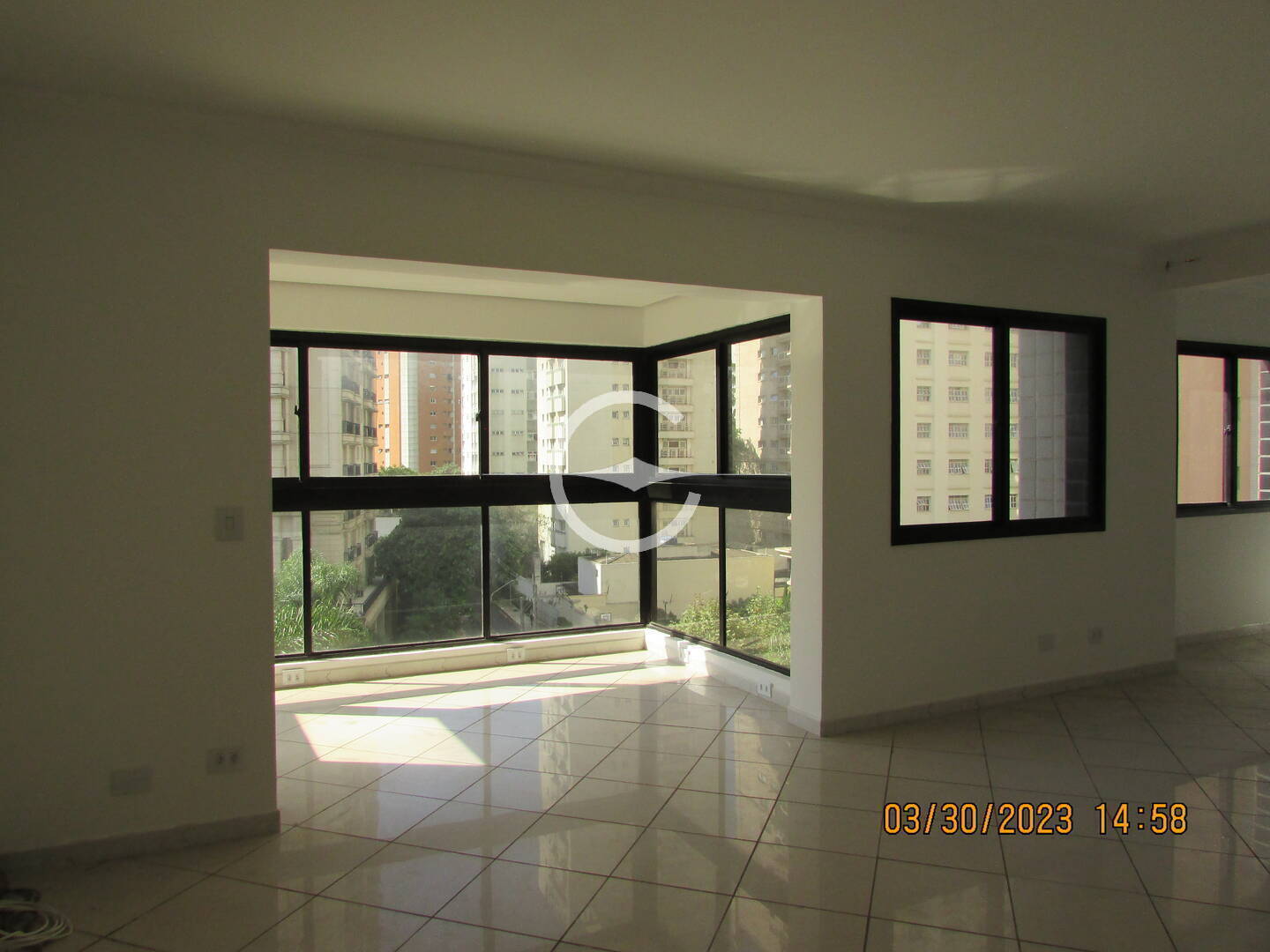 Apartamento à venda com 3 quartos, 127m² - Foto 2