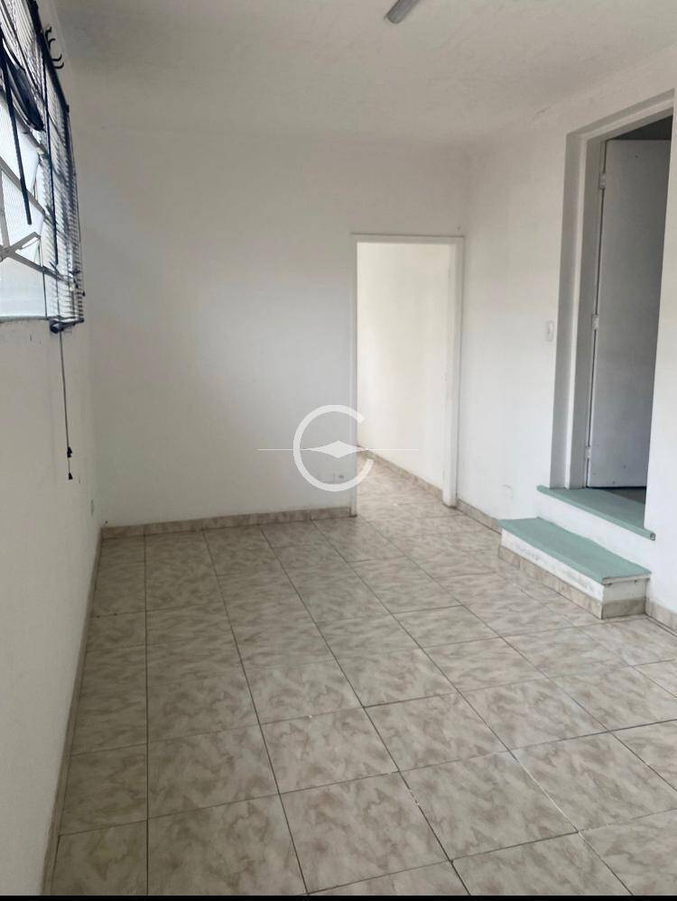 Casa para alugar com 3 quartos, 180m² - Foto 1