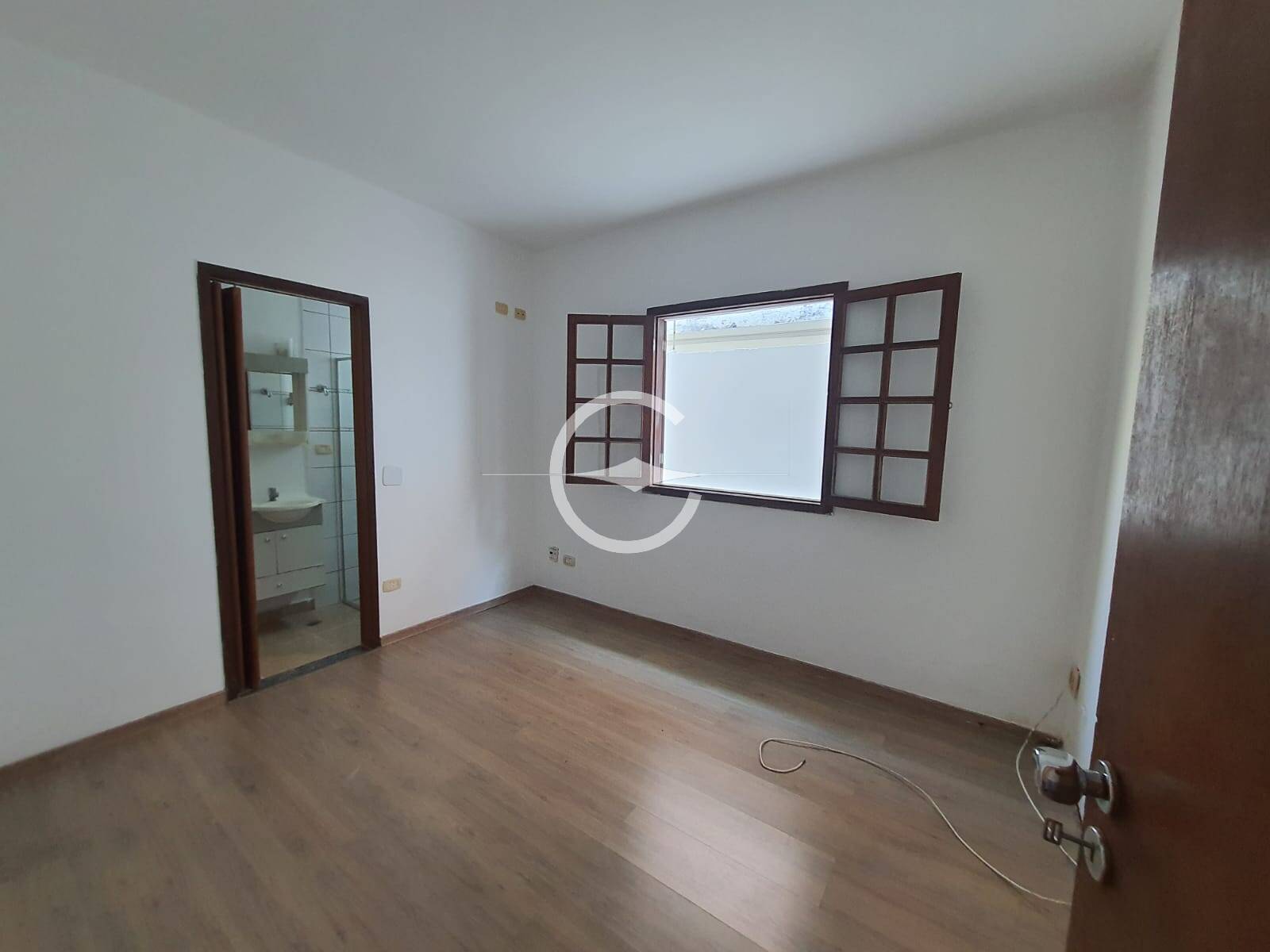 Casa para alugar com 5 quartos, 200m² - Foto 12