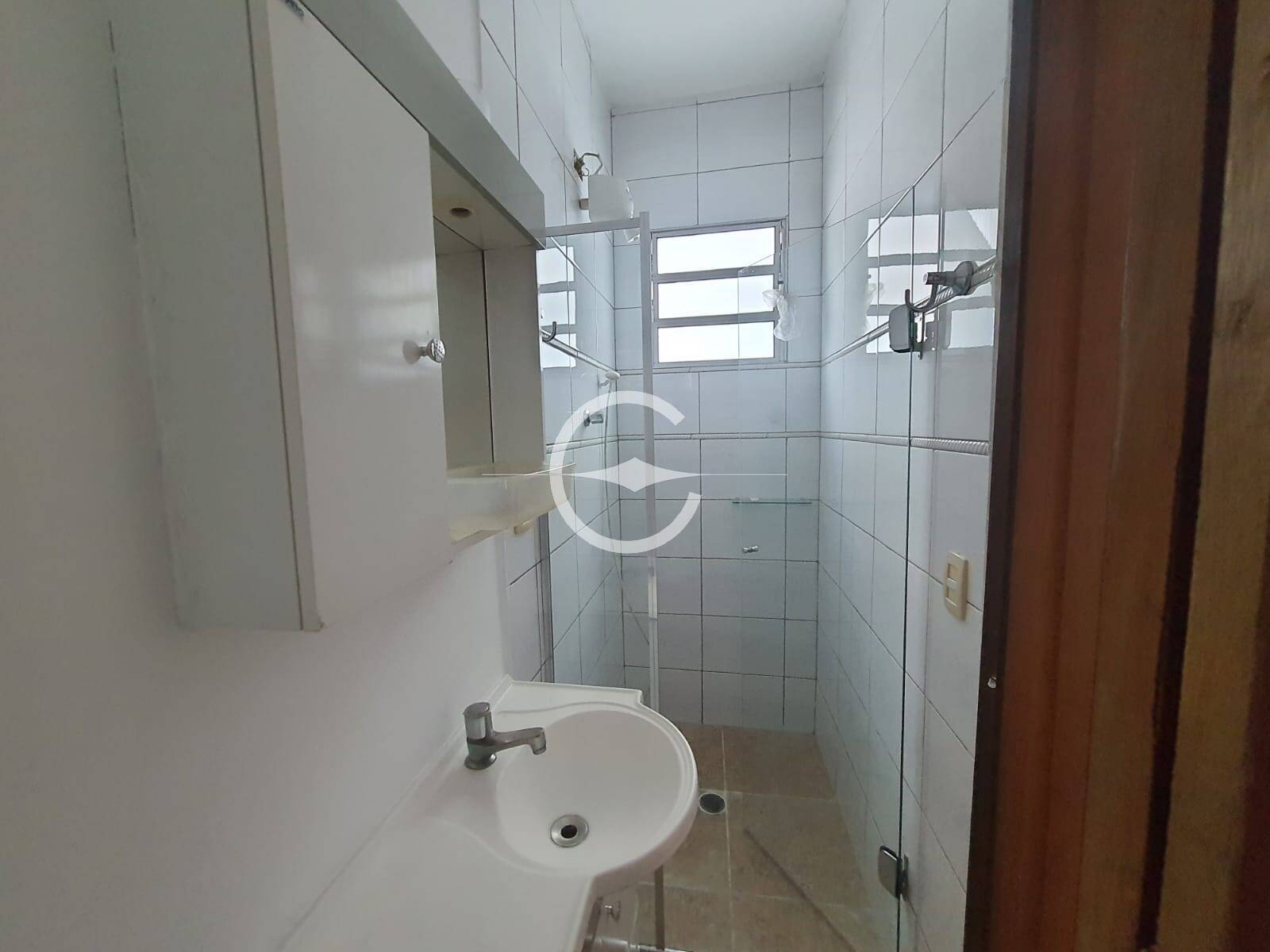 Casa para alugar com 5 quartos, 200m² - Foto 13