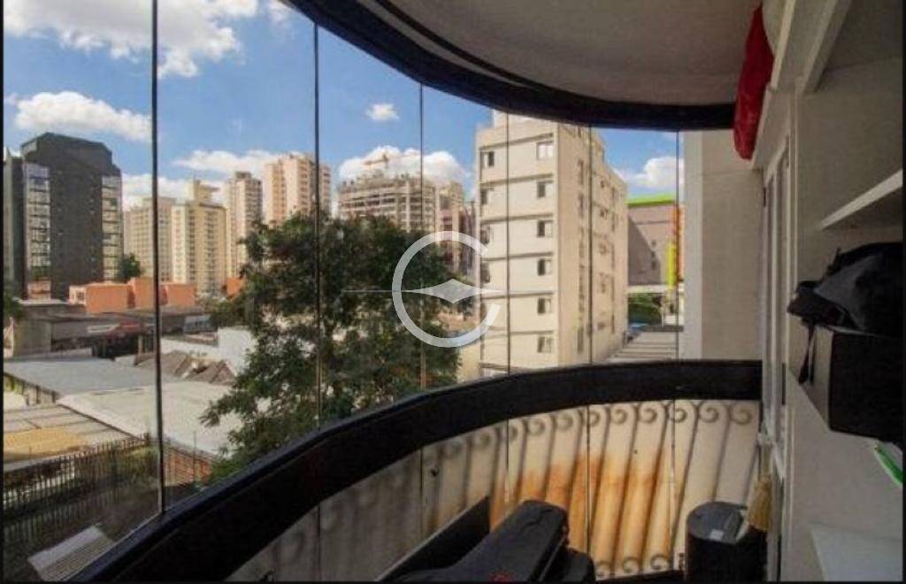 Apartamento à venda com 3 quartos, 95m² - Foto 2