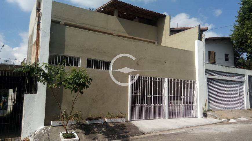 Casa à venda e aluguel com 3 quartos, 330m² - Foto 2