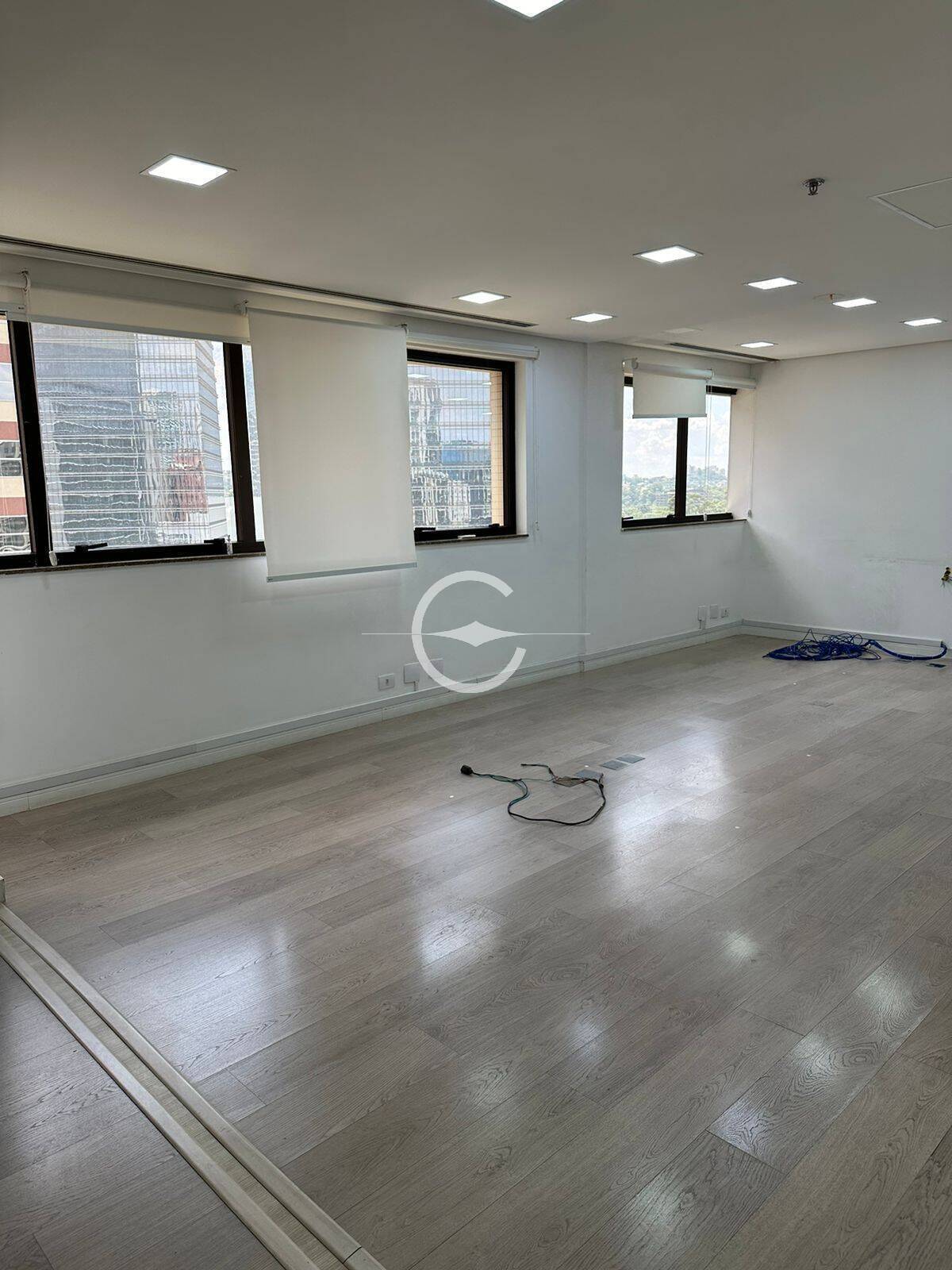 Prédio Inteiro para alugar, 75m² - Foto 1