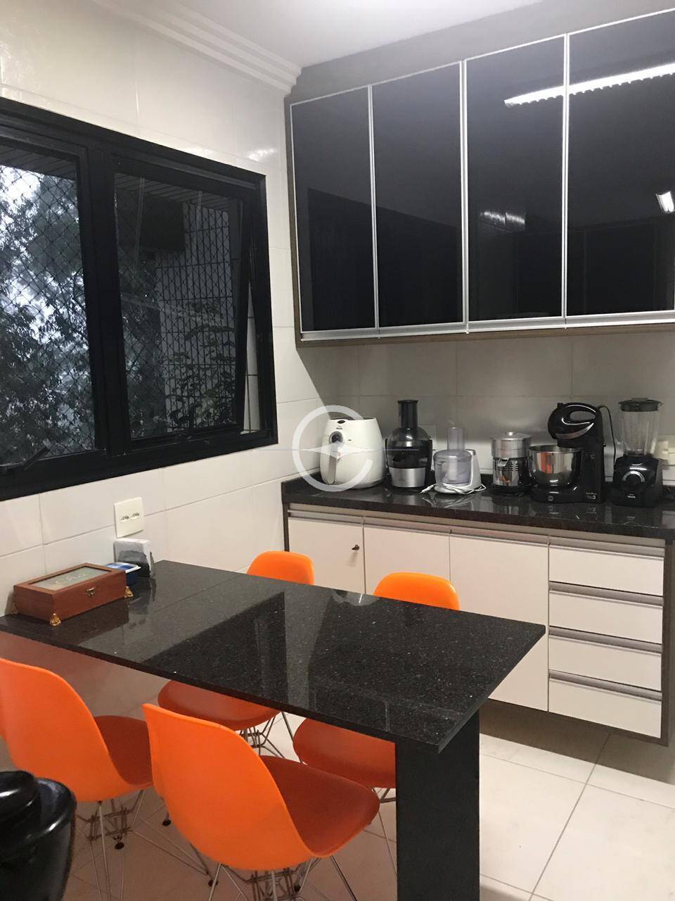 Apartamento à venda com 4 quartos, 230m² - Foto 11