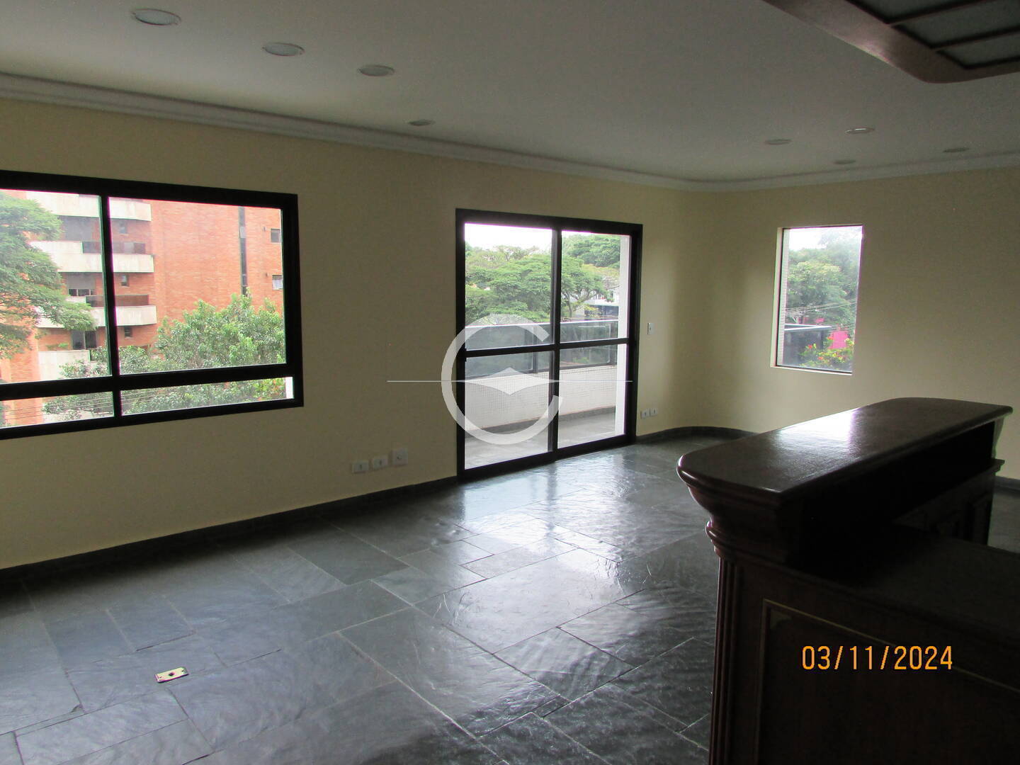 Apartamento à venda com 4 quartos, 220m² - Foto 2