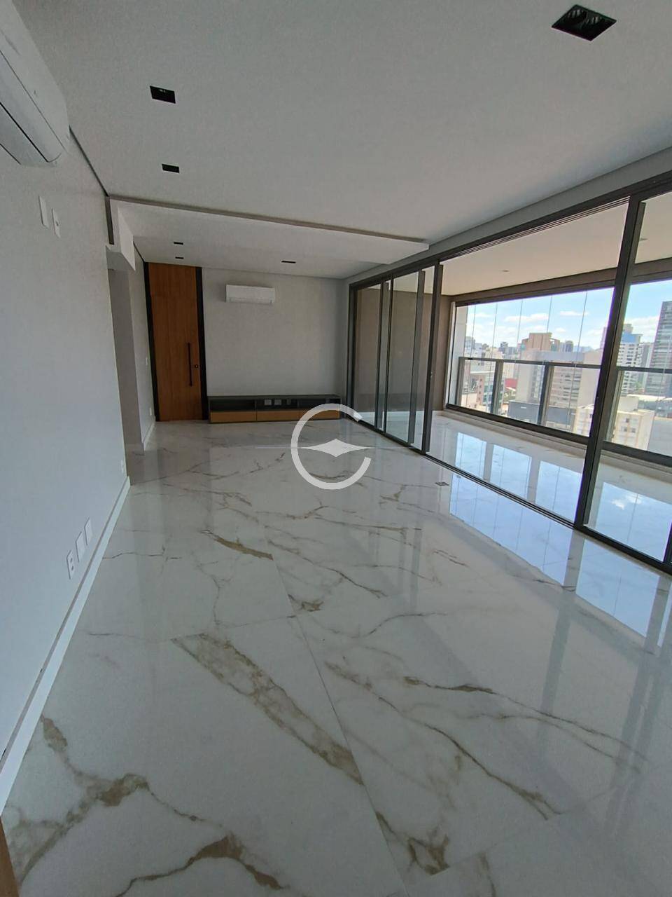 Apartamento à venda e aluguel com 3 quartos, 156m² - Foto 1