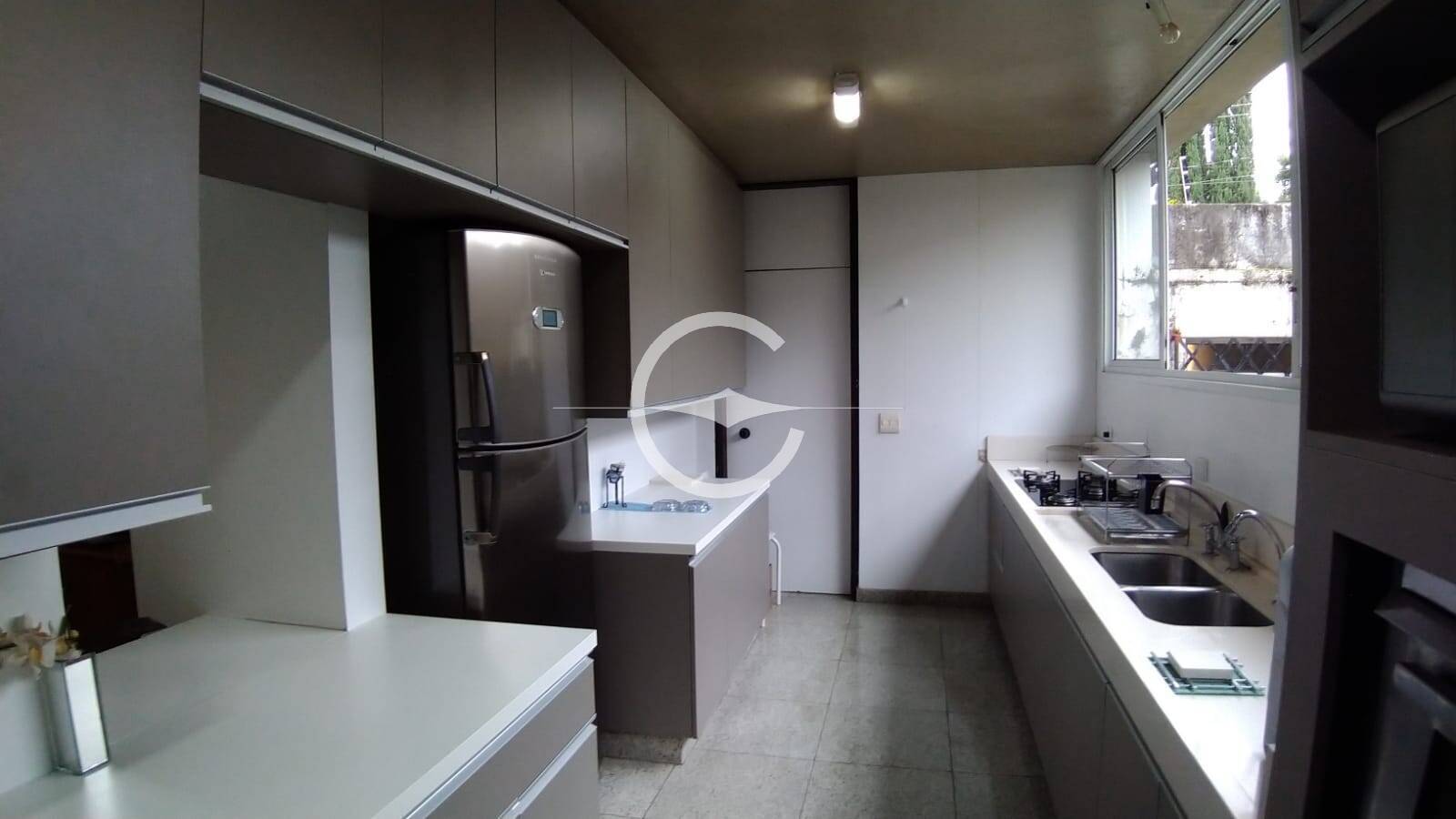 Casa para alugar com 4 quartos, 450m² - Foto 13