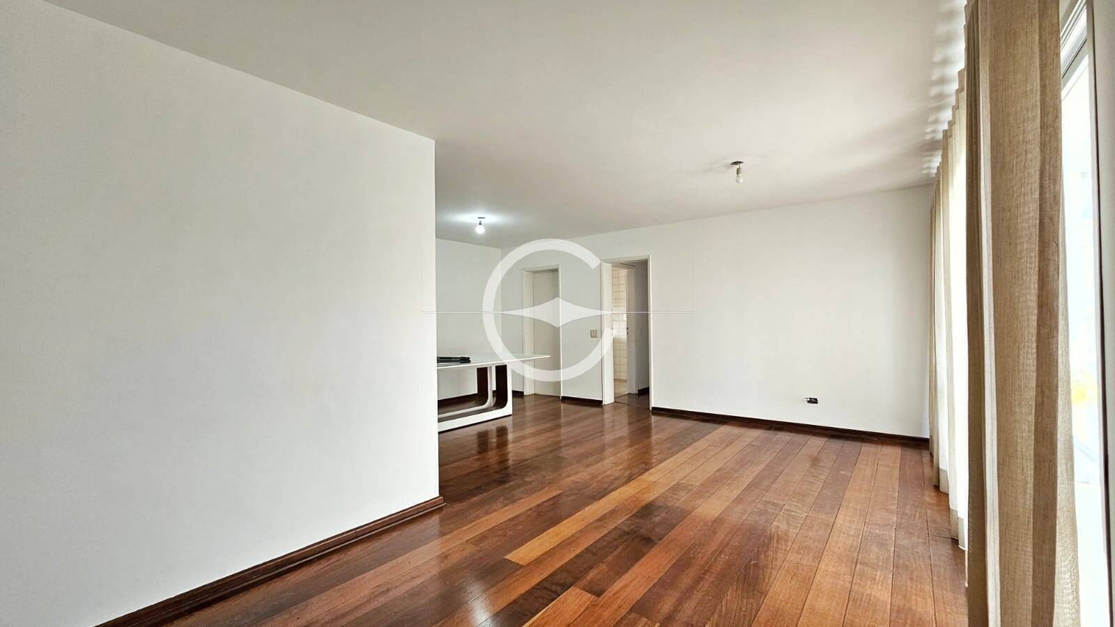 Apartamento à venda com 3 quartos, 122m² - Foto 2