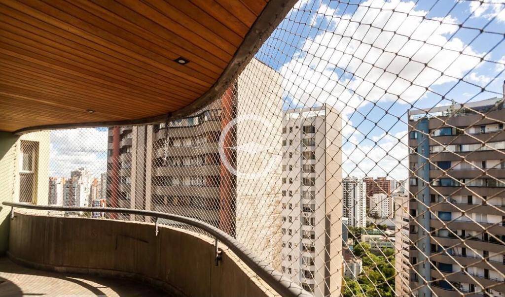 Apartamento à venda com 3 quartos, 160m² - Foto 2