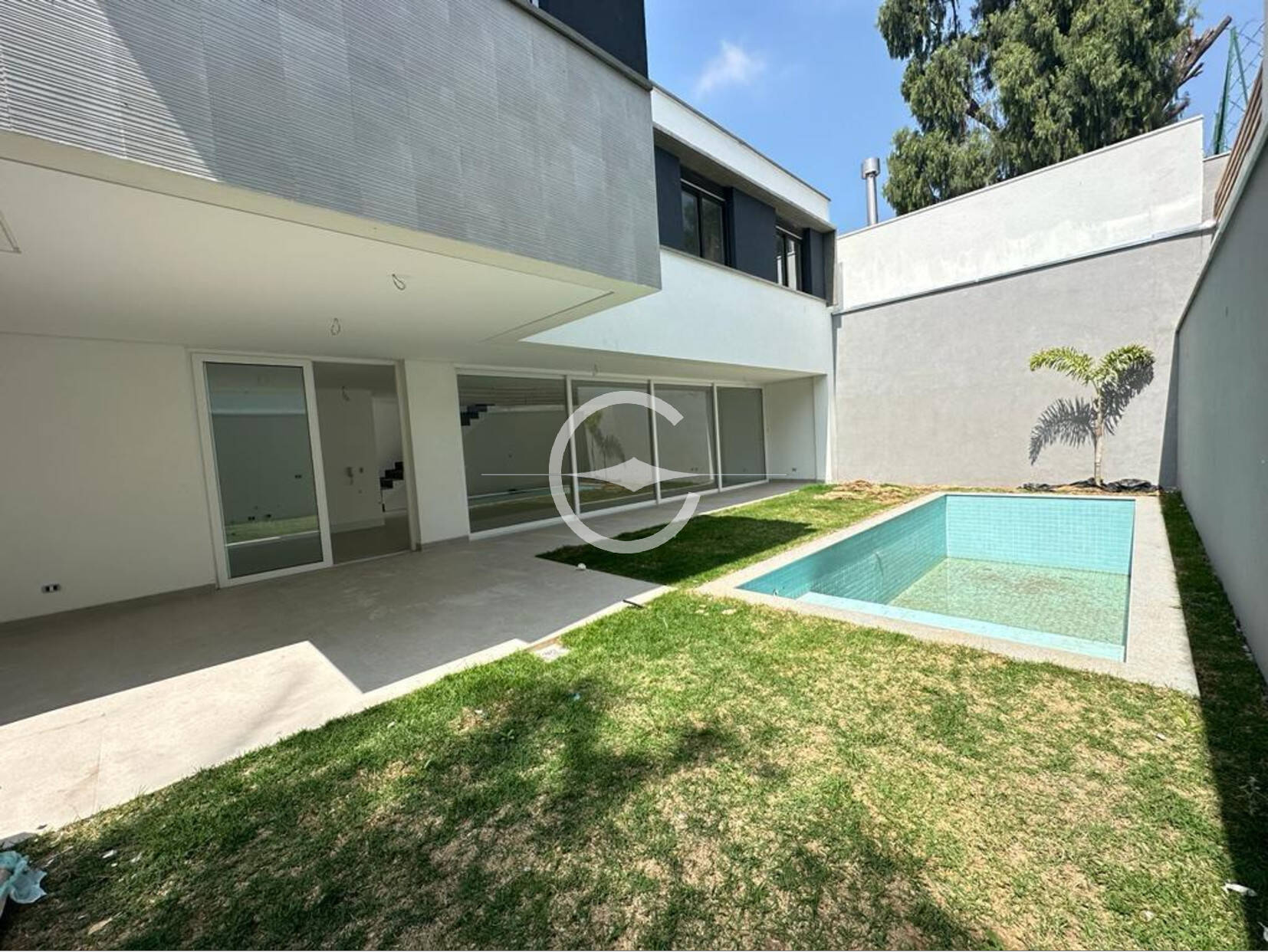 Casa à venda com 4 quartos, 450m² - Foto 1