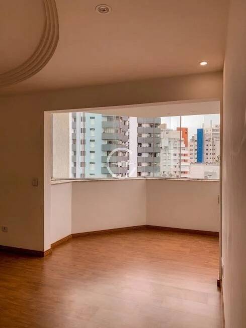 Apartamento à venda com 3 quartos, 87m² - Foto 2