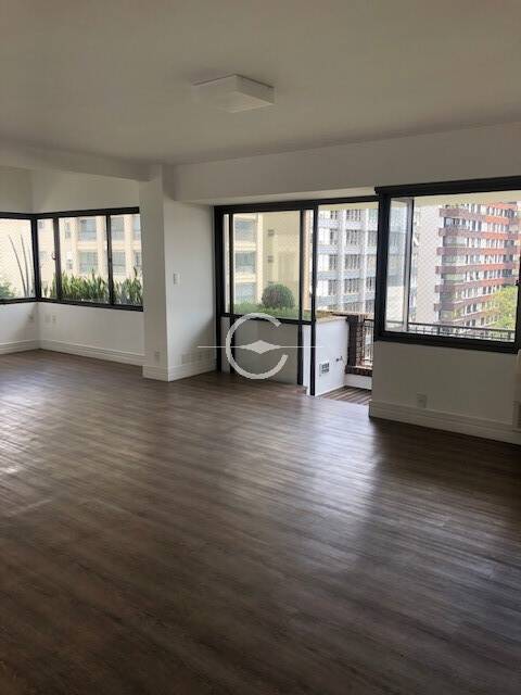 Apartamento para alugar com 4 quartos, 250m² - Foto 1