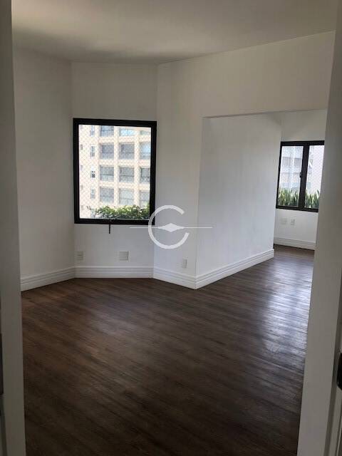 Apartamento para alugar com 4 quartos, 250m² - Foto 2