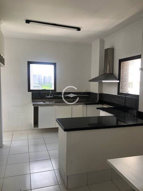 Apartamento para alugar com 4 quartos, 250m² - Foto 3