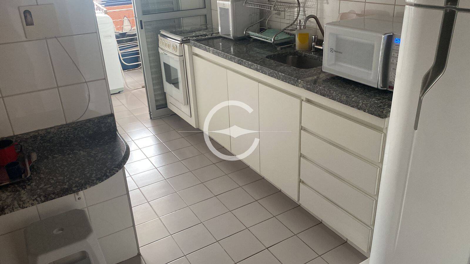 Apartamento à venda com 2 quartos, 75m² - Foto 9