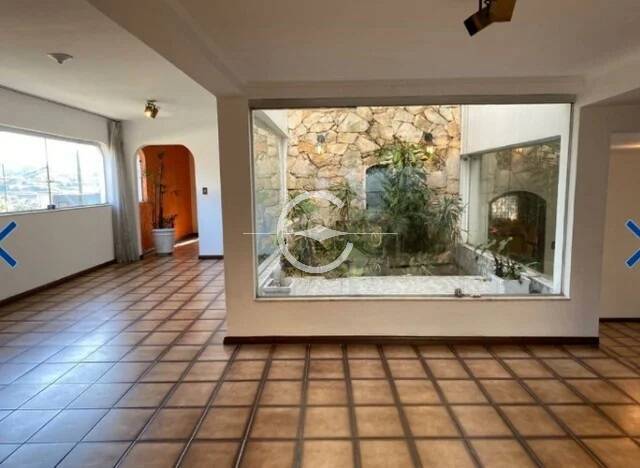 Casa à venda com 4 quartos, 328m² - Foto 2