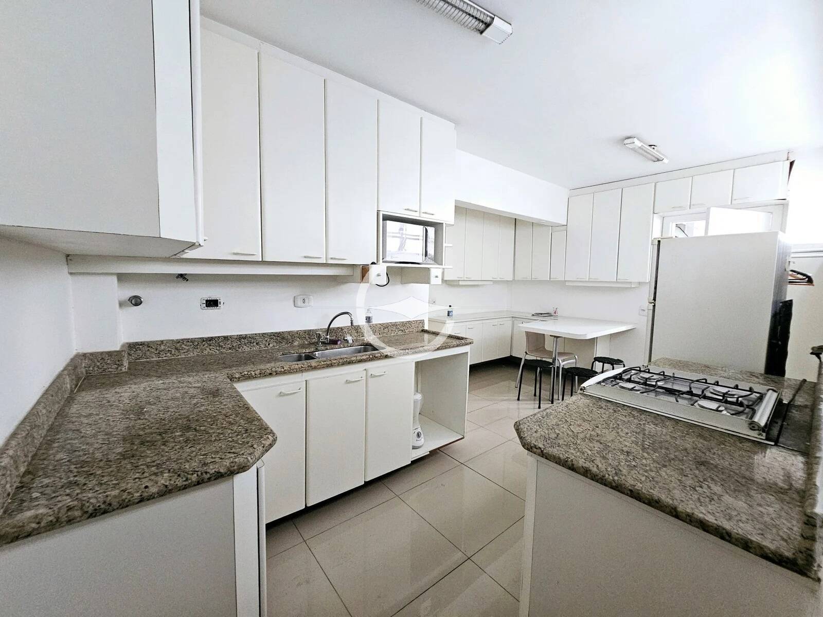 Apartamento à venda com 3 quartos, 134m² - Foto 13