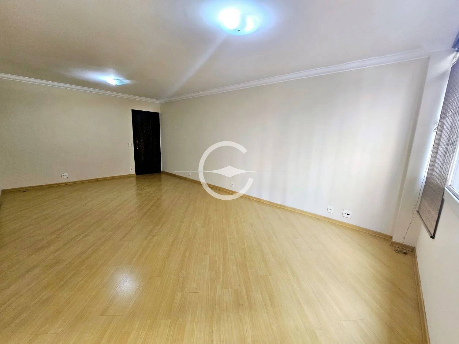 Apartamento à venda com 3 quartos, 134m² - Foto 2