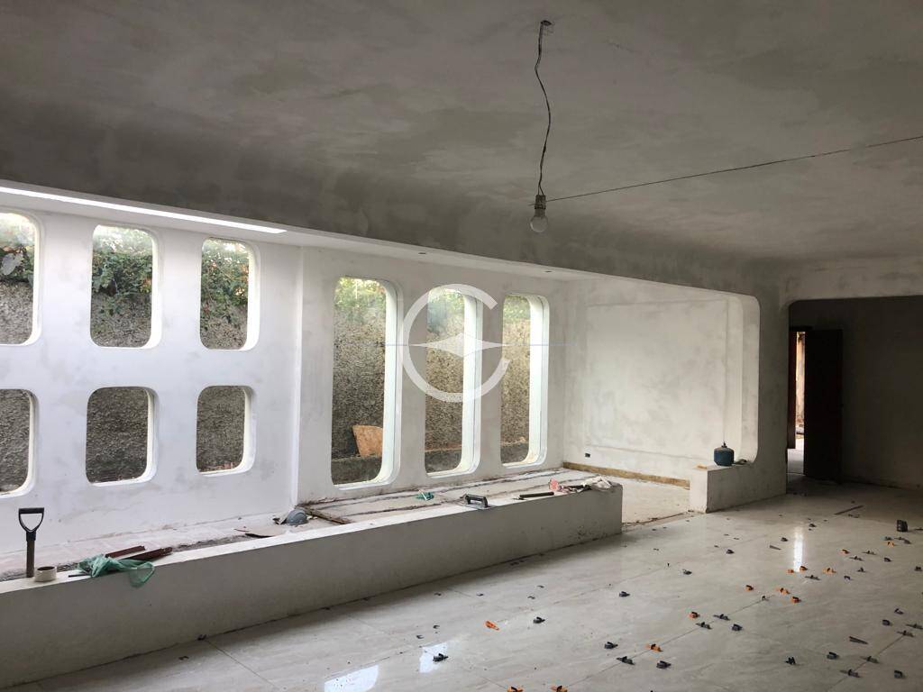 Casa à venda e aluguel com 3 quartos, 440m² - Foto 1