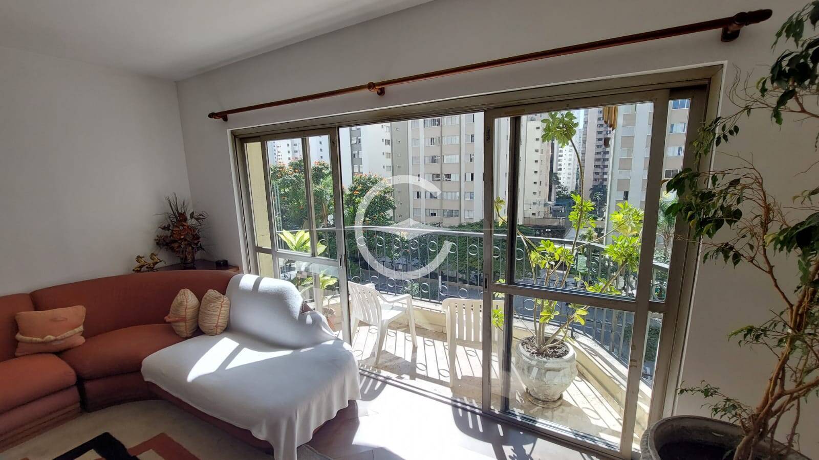 Apartamento à venda com 4 quartos, 158m² - Foto 2