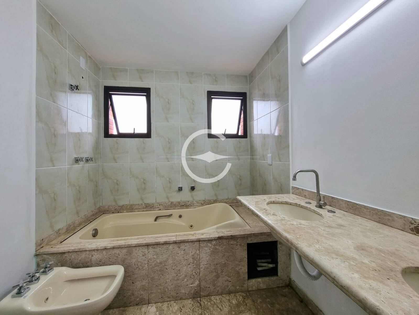 Apartamento à venda com 4 quartos, 236m² - Foto 10