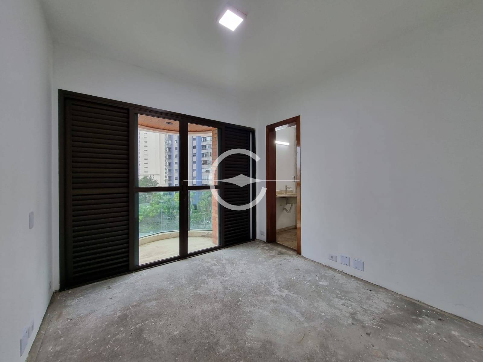 Apartamento à venda com 4 quartos, 236m² - Foto 11