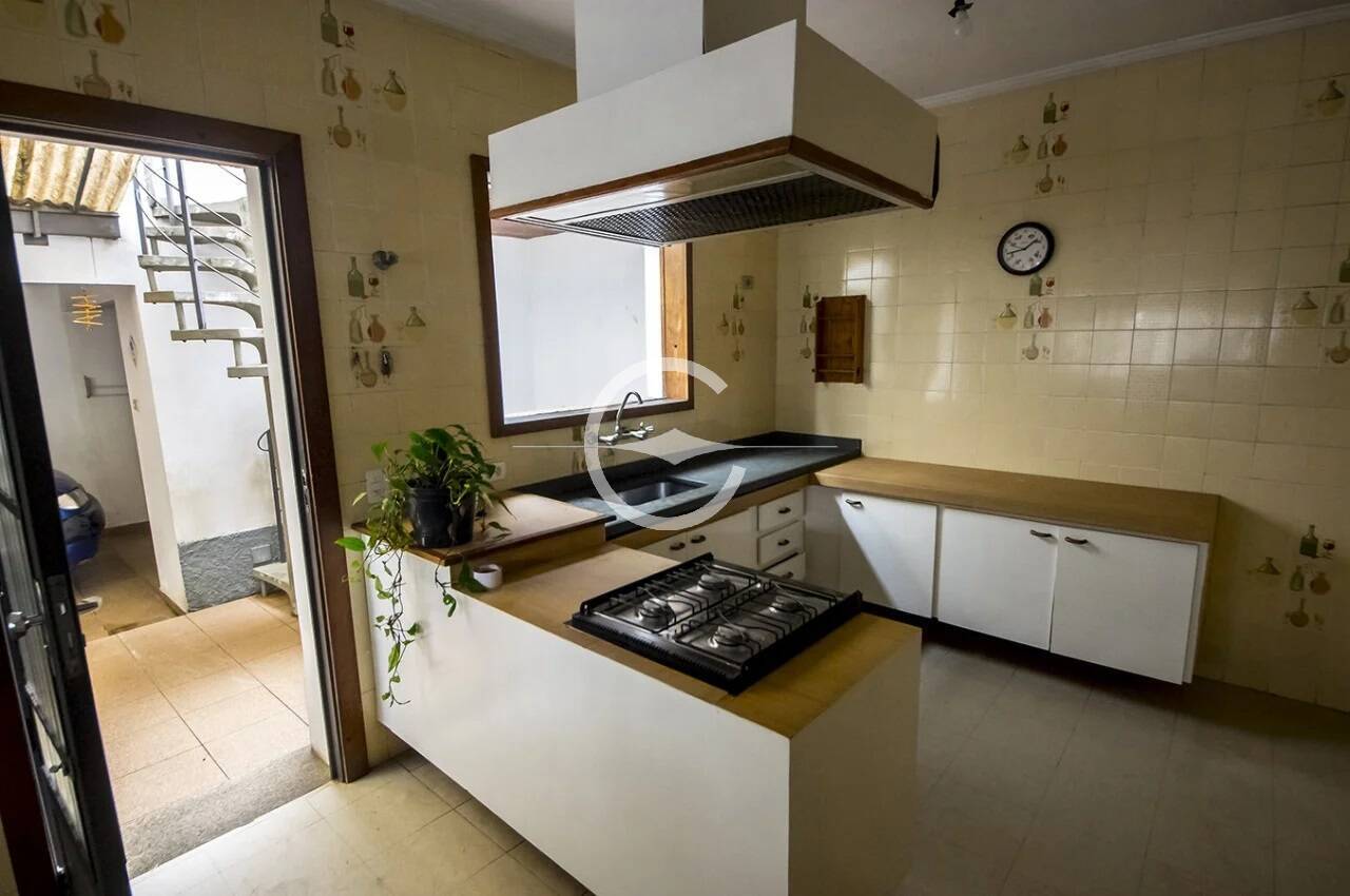 Casa à venda e aluguel com 3 quartos, 200m² - Foto 3