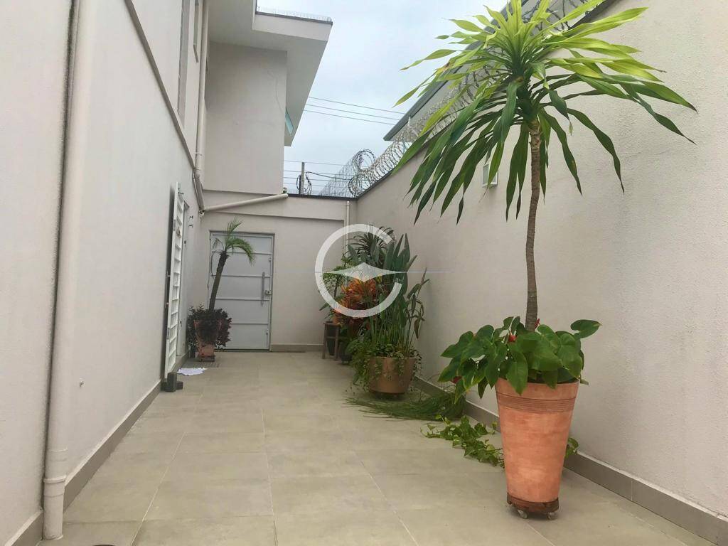 Casa à venda e aluguel com 3 quartos, 250m² - Foto 12