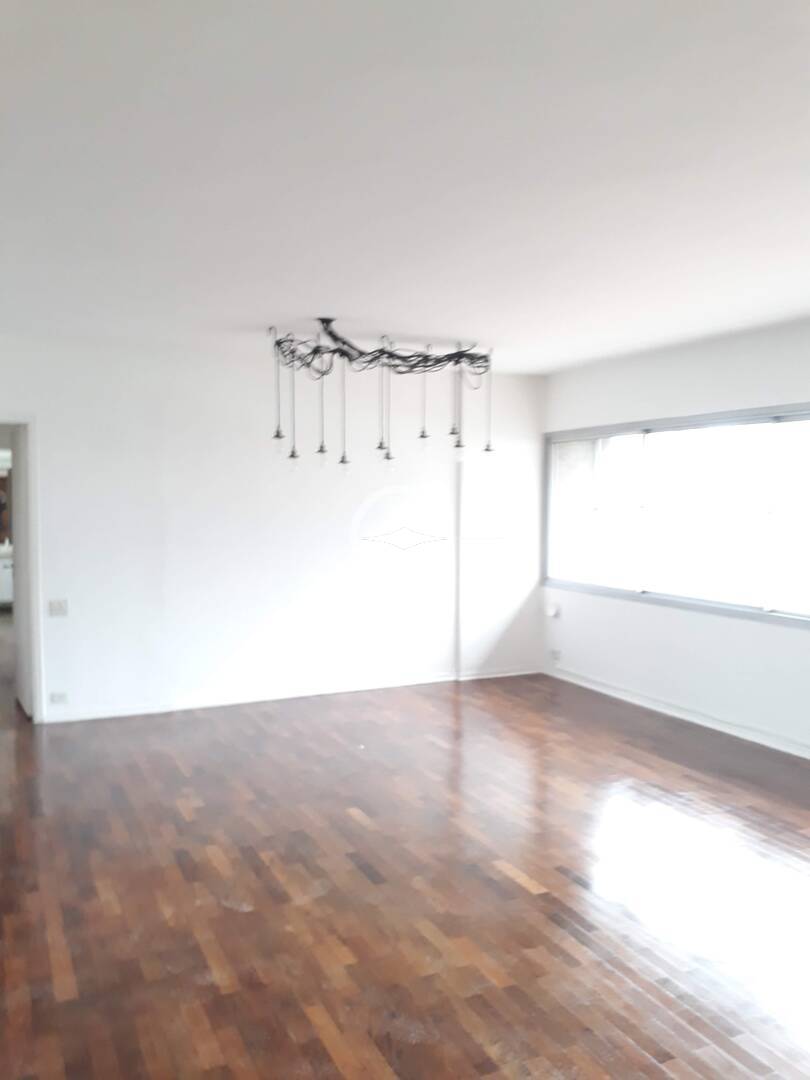 Apartamento à venda com 3 quartos, 150m² - Foto 2