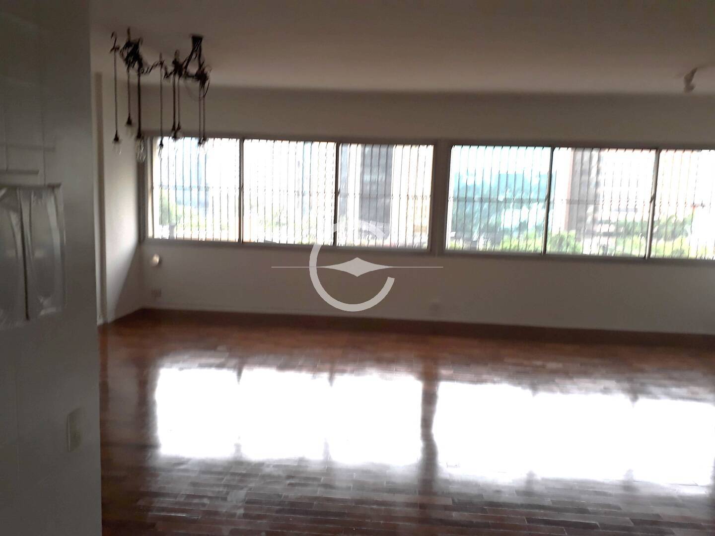 Apartamento à venda com 3 quartos, 150m² - Foto 1