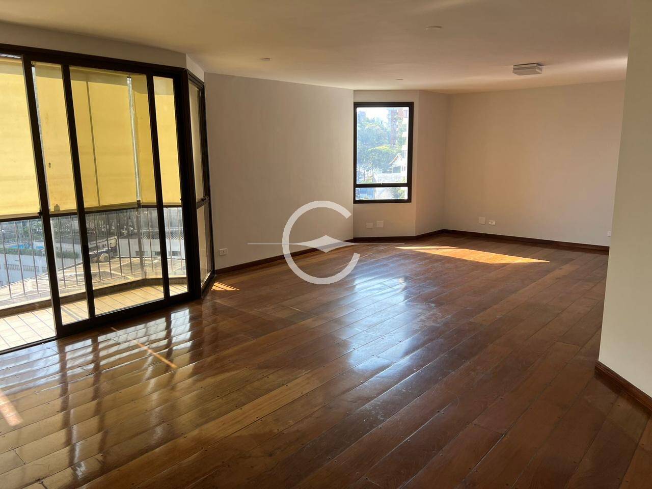 Apartamento à venda e aluguel com 4 quartos, 185m² - Foto 1