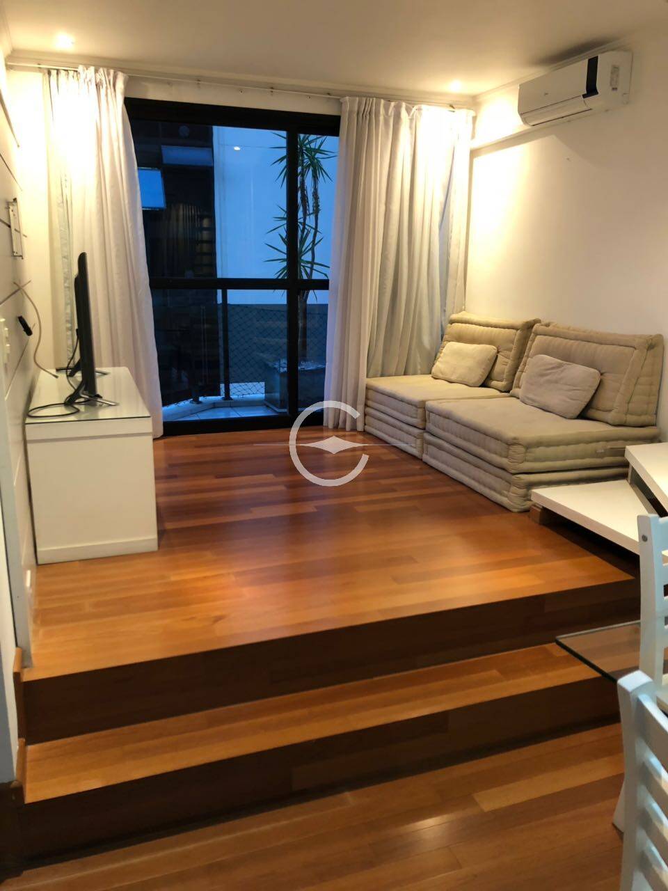 Apartamento à venda e aluguel com 1 quarto, 70m² - Foto 1