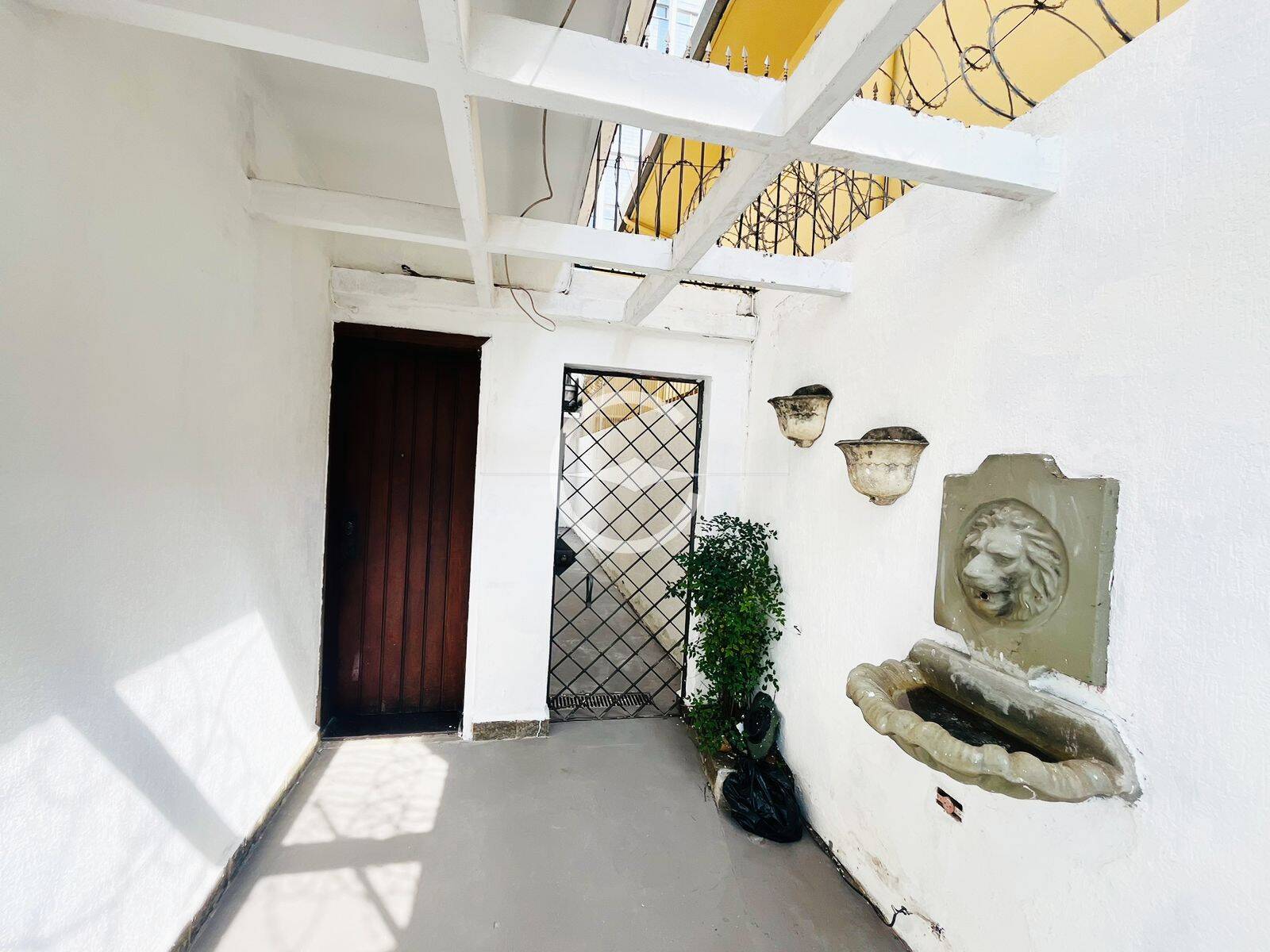 Casa à venda e aluguel com 4 quartos, 150m² - Foto 1