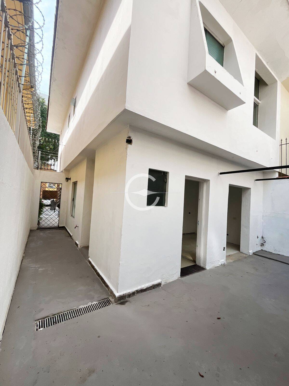 Casa à venda e aluguel com 4 quartos, 150m² - Foto 2